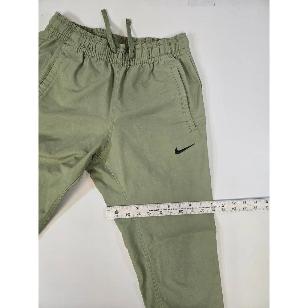 Nike sportswear essential